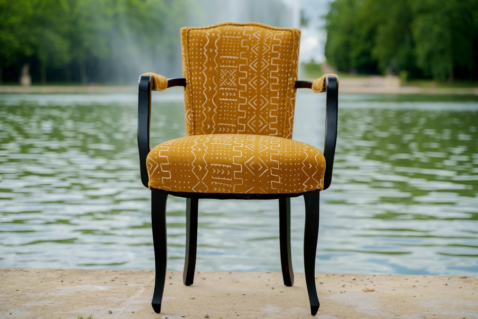 Rahisi armchair