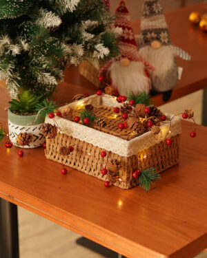 Christmas Garland With Mistletoe